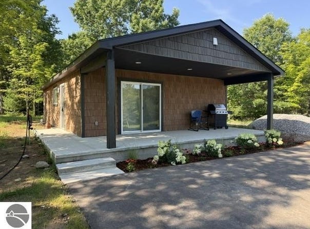 5933 SW Old Oak Trail, Fife Lake, MI 49633