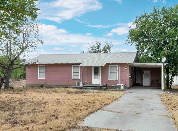 408 S 4th Street, Bangs, TX 76823