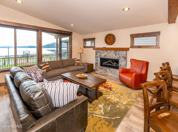 44 Palouse Dr, Nordman, ID 83848