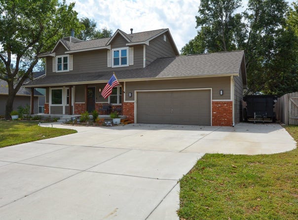 219 E Sandhill Rd., Derby, KS 67037-3835