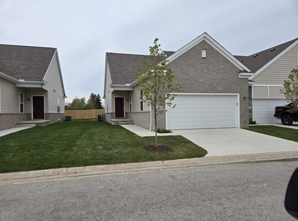 4266 Plum Village Circle, Monroe, MI 48161