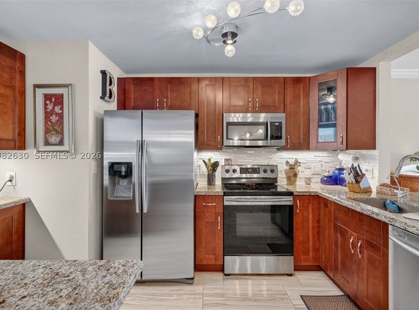 121 Golden Isles Dr, Hallandale Beach, FL 33009