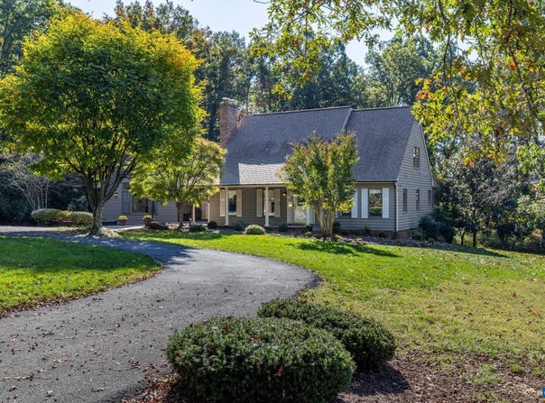686 E F ST, ELKTON, VA 22827