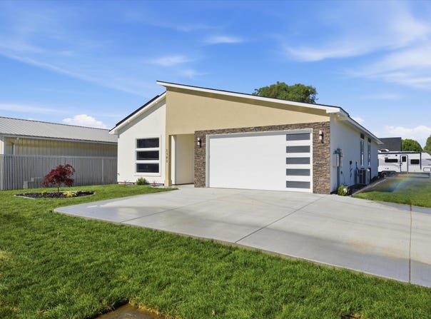 1302 rd 42, Pasco, WA 99301