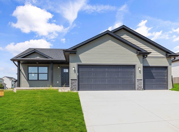 1904 E Clinton Place, Indianola, IA 50125