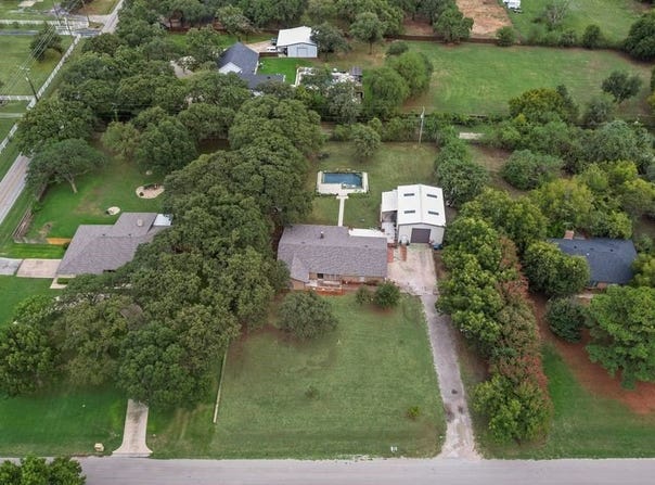 22 Spring Oaks Road, Burleson, TX 76028