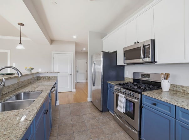 527 Pawtucket Blvd, Lowell, MA 01854