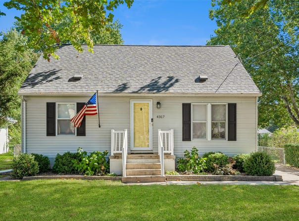 4317 70th Street, Urbandale, IA 50322