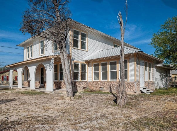 300 E 3rd, Del Rio, TX 78840