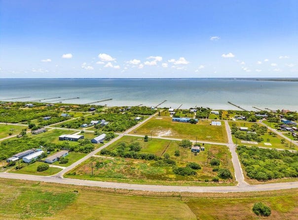303 Plummer Avenue, Bayside, TX 78340