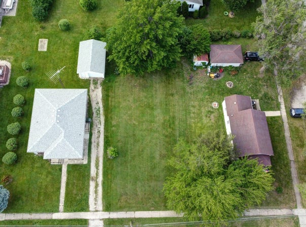 W Oak Street, Coal City, IL 60416