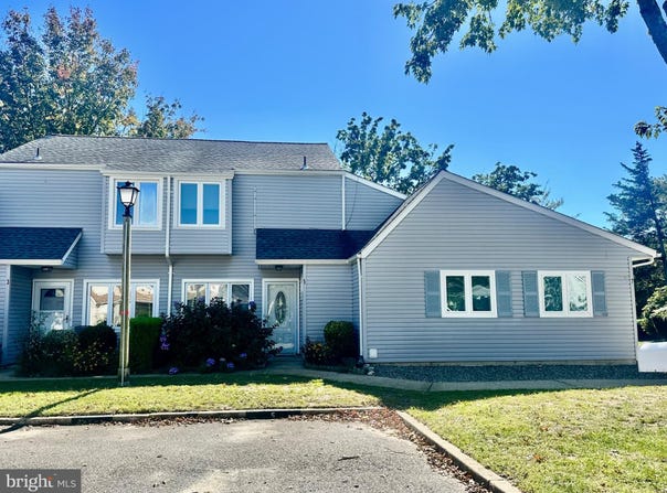 5 S SEAS Court, BARNEGAT, NJ 08005