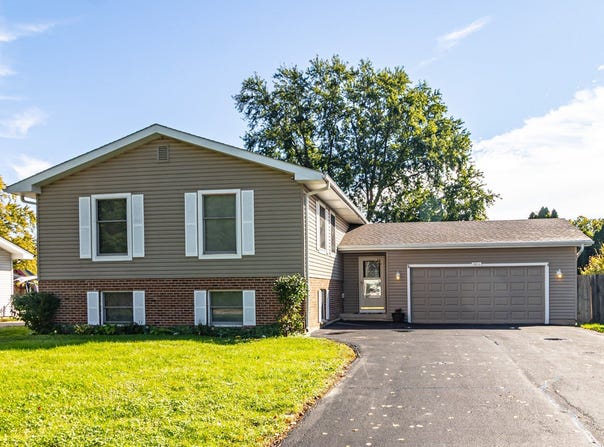 103 Hickory Drive, Lindenhurst, IL 60046