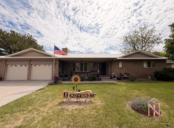 512 Pleasantview Lane, Lakin, KS 67860