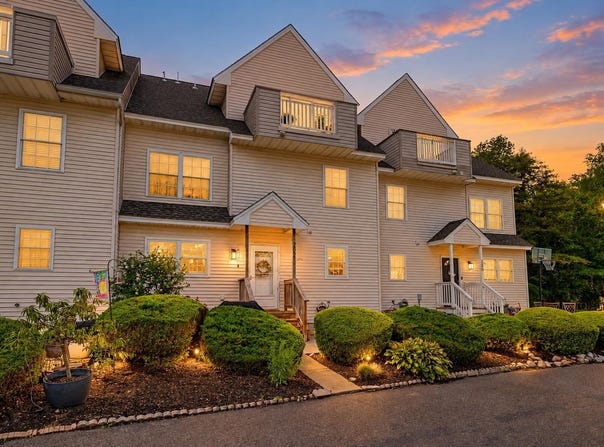 202 Maxwell Ct, Egg Harbor Township, NJ 08234