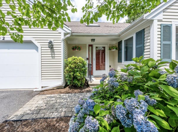 2 Mainsail Circle, Mashpee, MA 02649