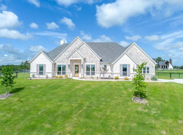 1038 Deer Island Court, Azle, TX 76020