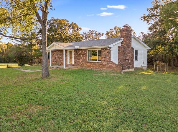 23672 S BB Highway, Nevada, MO 64772