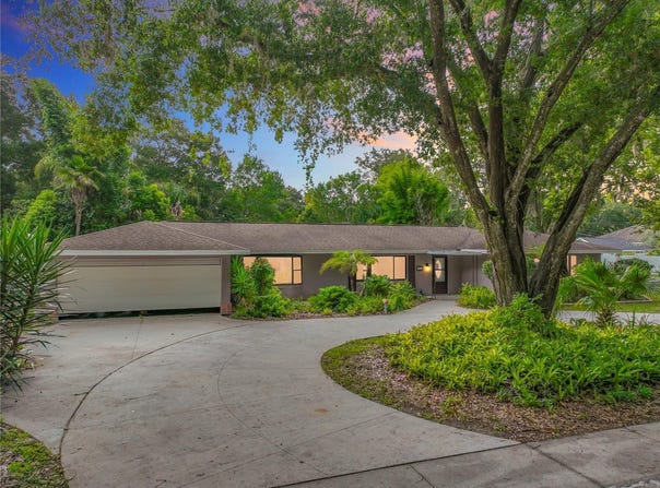 300 PINECREST Road, MOUNT DORA, FL 32757