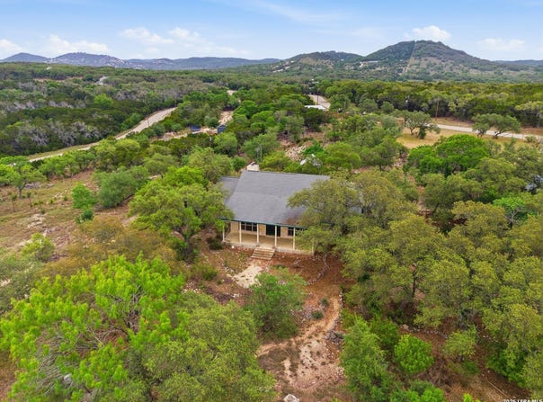 292 Phillip Dr, Pipe Creek, TX 78063
