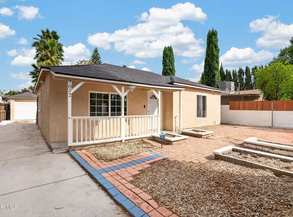 7032 Crebs Avenue, Reseda, CA 91335