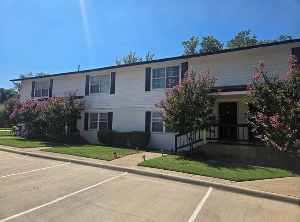210 Austin Street, Grapevine, TX 76051