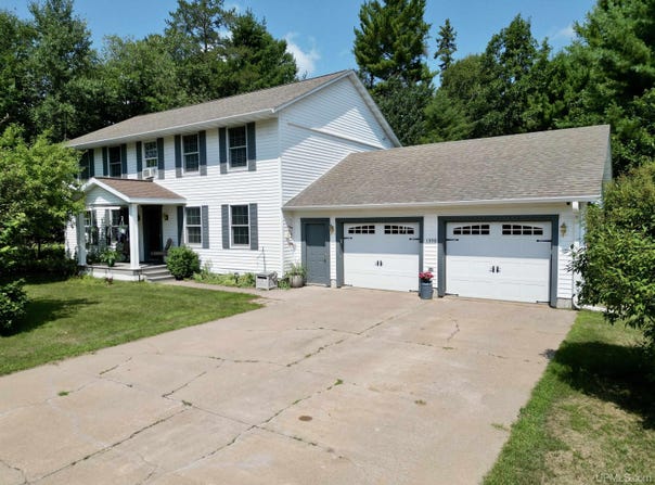 1550 Cypress Street, Ishpeming, MI 49849