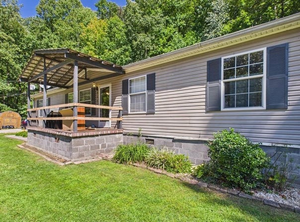 2377 Hurricane Creek, Kimper, KY 41539