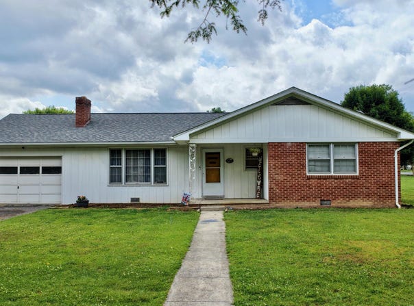 123 E Chestnut, Alderson, WV 24910
