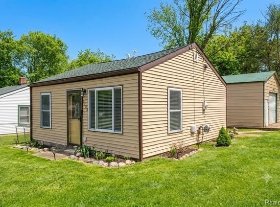 2182 E BOATFIELD Avenue, Burton, MI 48529