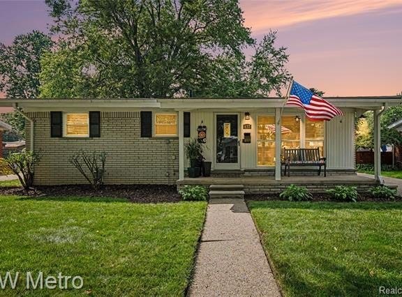 637 Kenyon Drive, Troy, MI 48083