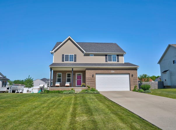 8101 Peninsula Circle, Grand Blanc, MI 48439