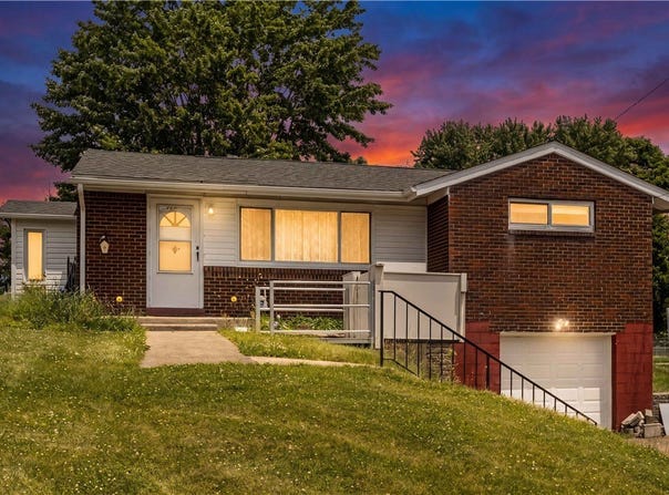 203 Burch Dr, Coraopolis, PA 15108