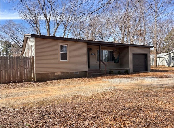 701 N Curtis Avenue, Pea Ridge, AR 72751