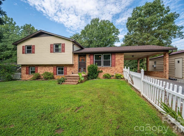 1369 Chancellor Drive, Claremont, NC 28610