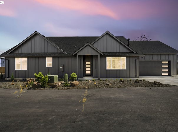 1271 brown, Woodburn, OR 97071