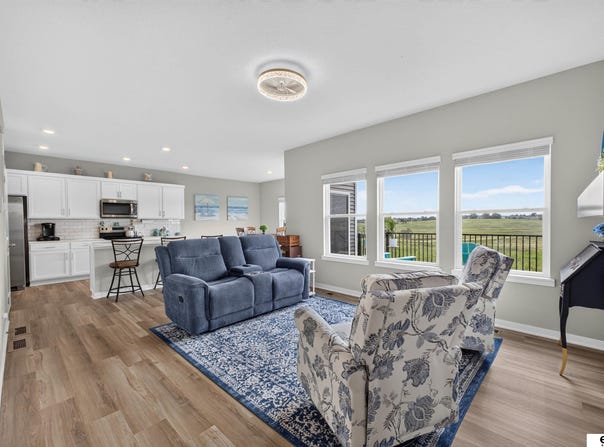 17675 Rose Lane Road, Omaha, NE 68136