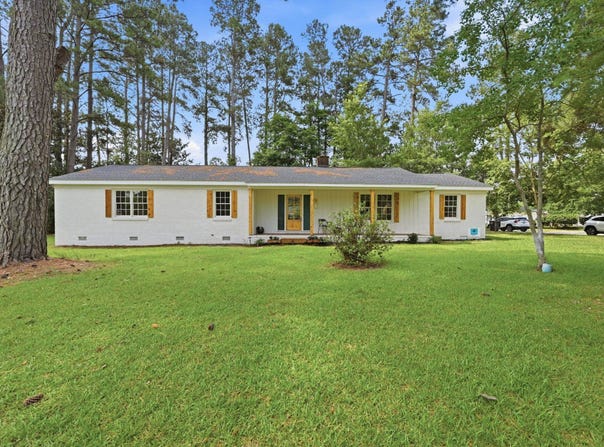 302 Azalea Dr., Mullins, SC 29574