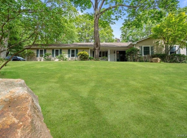 9 Dillmont Drive, Smithtown, NY 11787