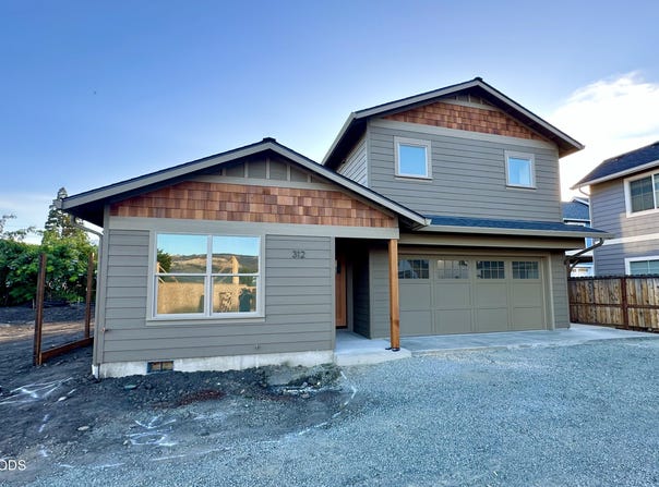 312 Lithia Avenue, Talent, OR 97540