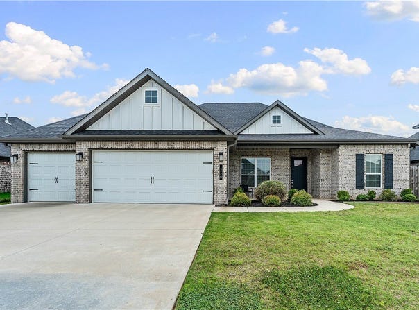 1320 Paragon, Centerton, AR 72719