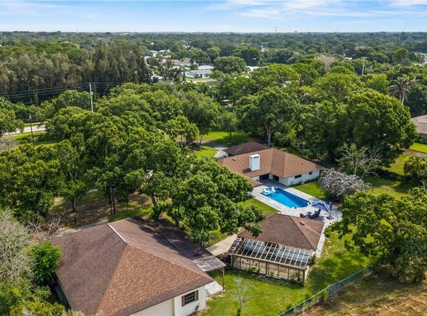 2525 4th Street, Vero Beach, FL 32962