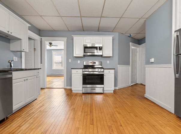 56 Ward St 3B, Salem, MA 01970