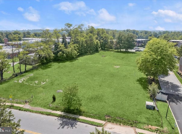3925 ROLLING RD, BALTIMORE, MD 21208