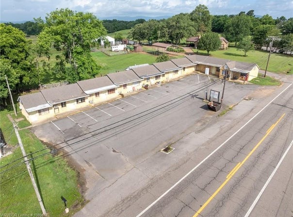 910 Main ST, Waldron, AR 72958