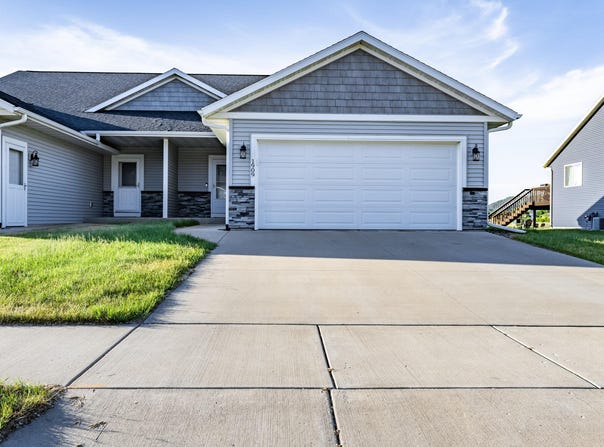 1909 Prairie Pl, Holmen, WI 54636