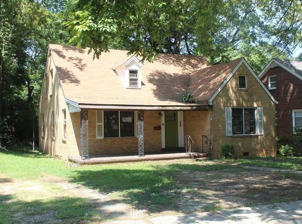 370 E College St, HOLLY SPRINGS, MS 38635