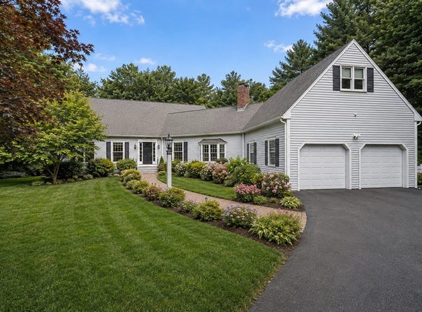 25 Clearwater Dr, Westwood, MA 02090
