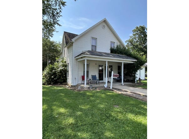 383 Main St., Barry, IL 62312