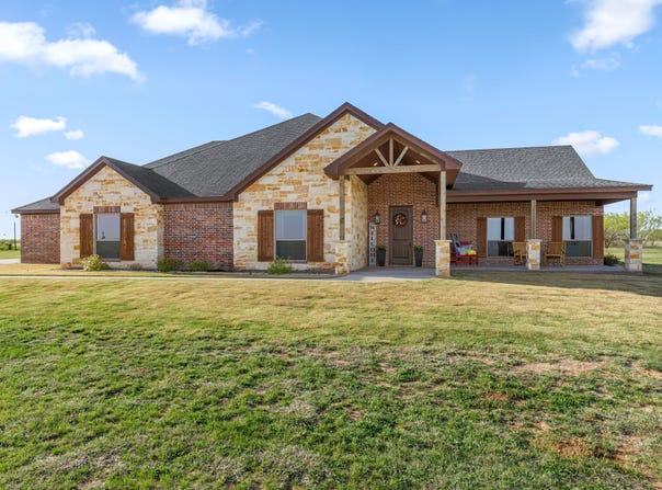 515 Sales Road, Windthorst, TX 76389